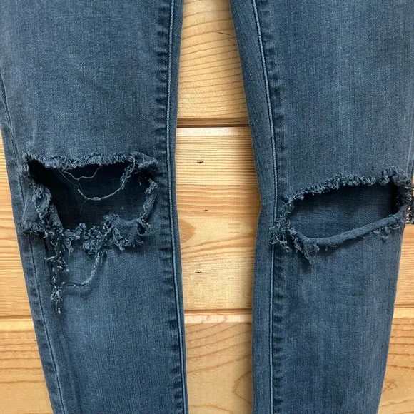 Madewell Women’s Curvy High-Rise Skinny Jean - Picture 3 of 4